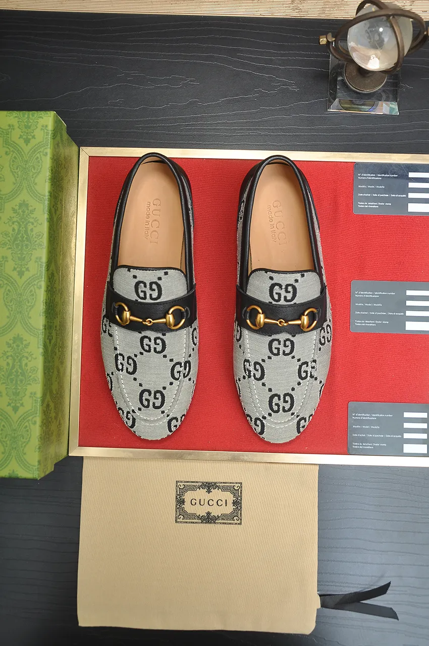 Men's shoes 💰600💶 Brand: GUCCI (Gucci) Standard size: Men's size 38/44 (45 can be customized) Grade: Same as the official website Original quality Material: Original cowhide Water-dyed cowhide lining Original rubber outsole Style category: Men's fashionable casual leather shoes Distinguished big-name luxury elements Top luxury Color: Actual picture